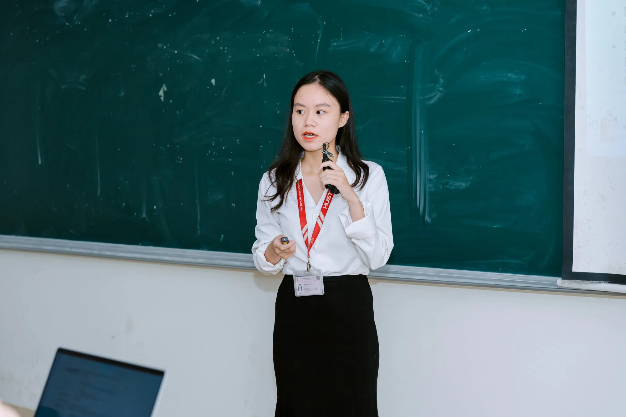 Đợt bảo vệ tốt nghiệp học kỳ 2025.2 Trường Điện - Điện tử - ảnh 16