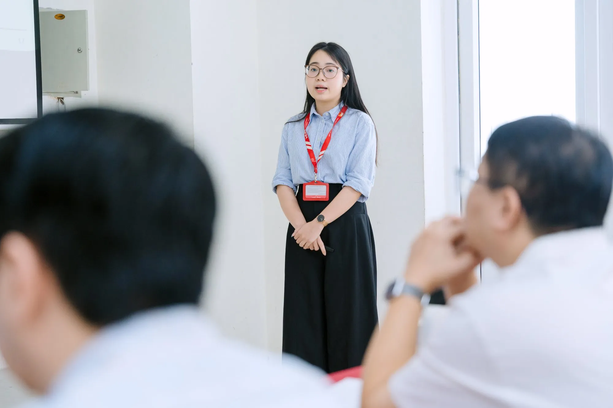 Đợt bảo vệ tốt nghiệp học kỳ 2025.2 Trường Điện - Điện tử - ảnh 34