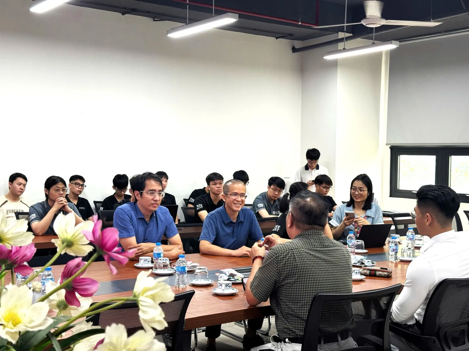 Lễ tiếp nhận tài trợ Meritronics Việt Nam - Trường Điện - Điện tử - ảnh 3