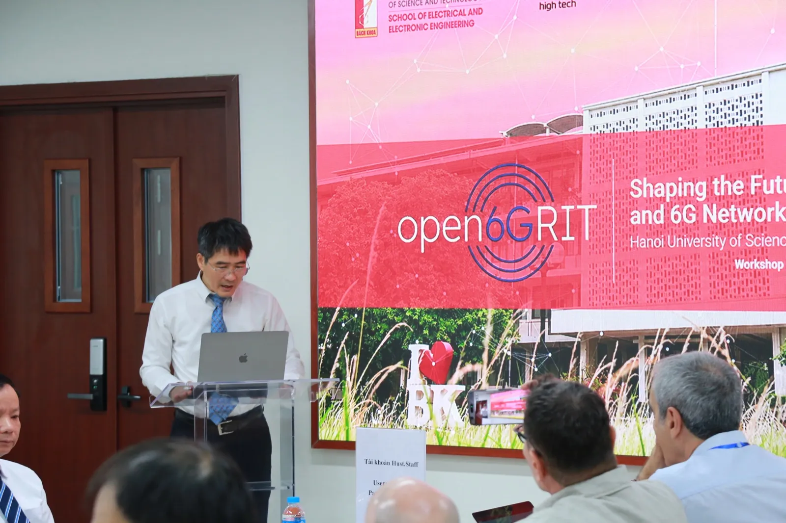 Báo cáo tại OpenRIT 6G Workshop, Trường Điện - Điện tử