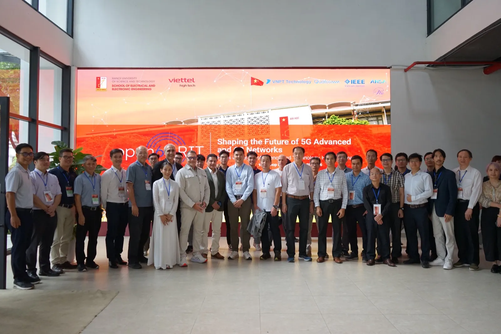 Đại biểu tham dự OpenRIT 6G Workshop tại Trường Điện - Điện tử, Đại học Bách khoa Hà Nội, ngày 27/7/2026