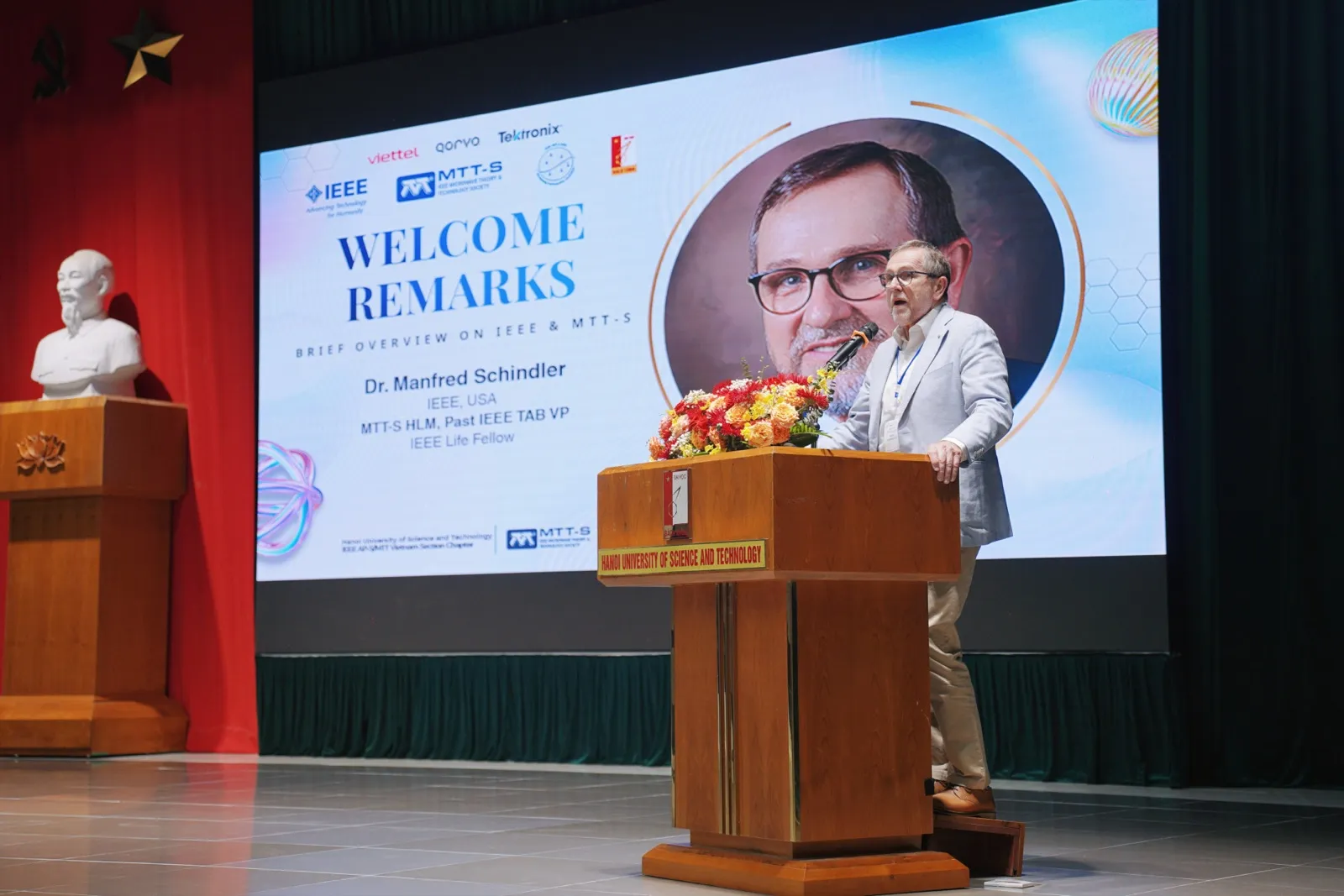 TS. Fred Schindler - nguyên Phó Chủ tịch phụ trách các hoạt động kỹ thuật của IEEE, ứng cử viên Chủ tịch toàn cầu nhiệm kỳ 2027 - phát biểu tại Hội nghị