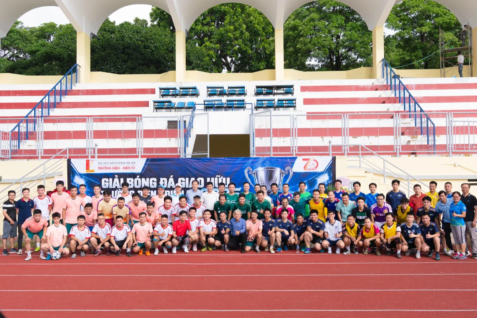 Các đội bóng tại Giải bóng đá giao hữu Trường Điện - Điện tử 2026 trên Sân vận động Bách Khoa