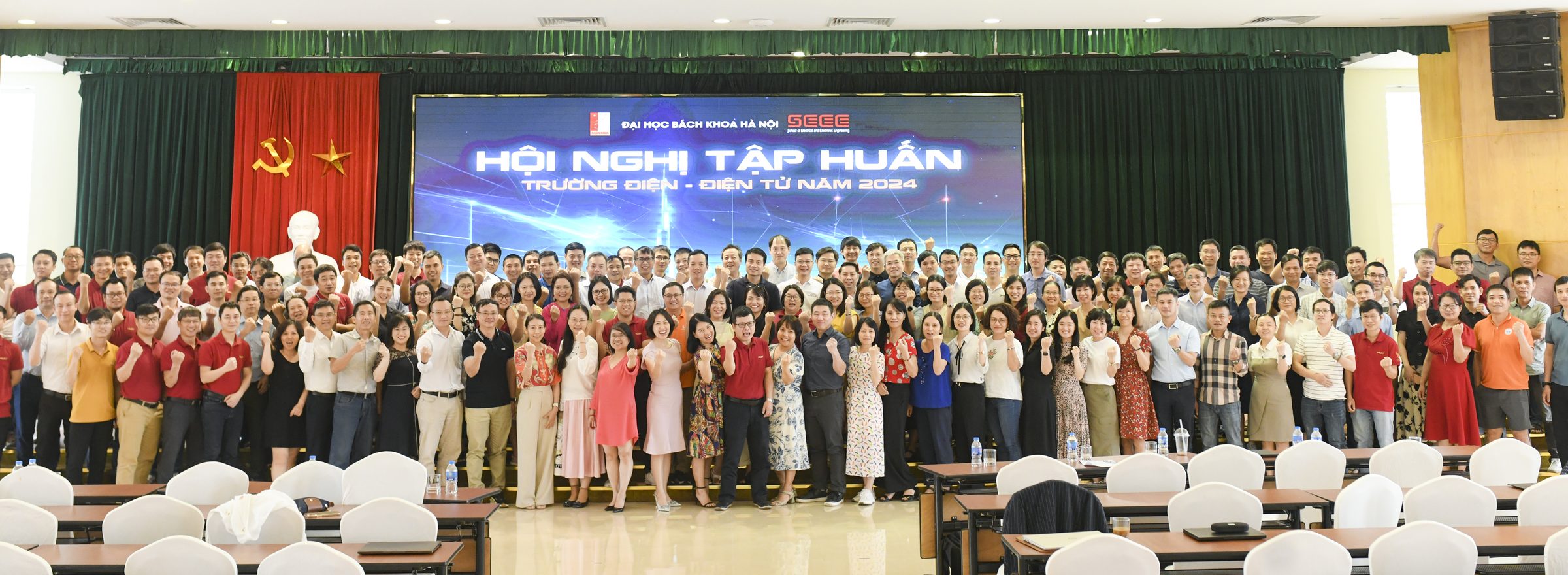 Tập thể cán bộ Trường Điện - Điện tử