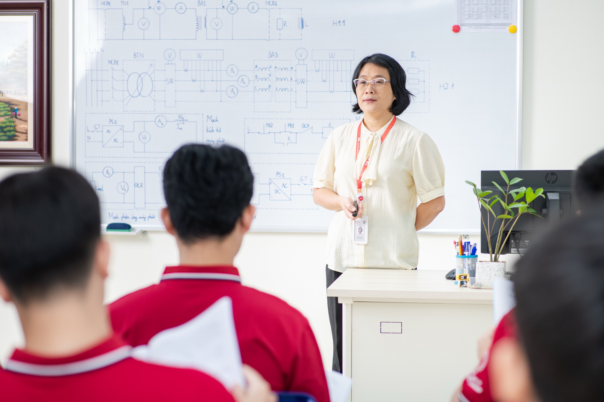 Hoạt động dạy và học tại Trường Điện - Điện tử