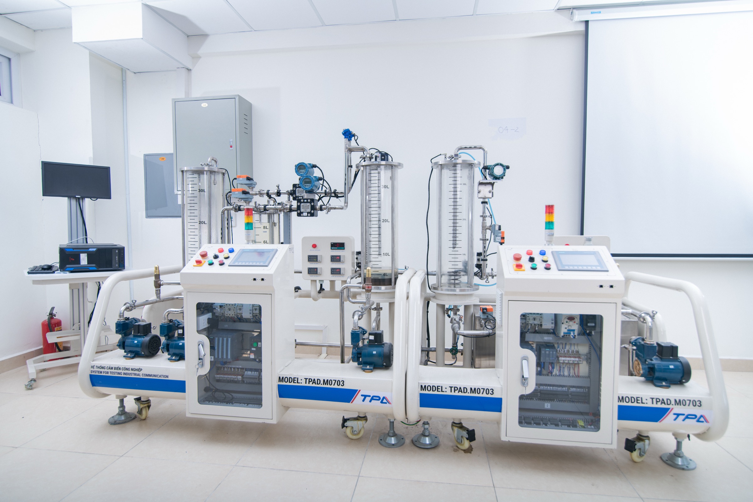 Hoạt động dạy và học tại Trường Điện - Điện tử